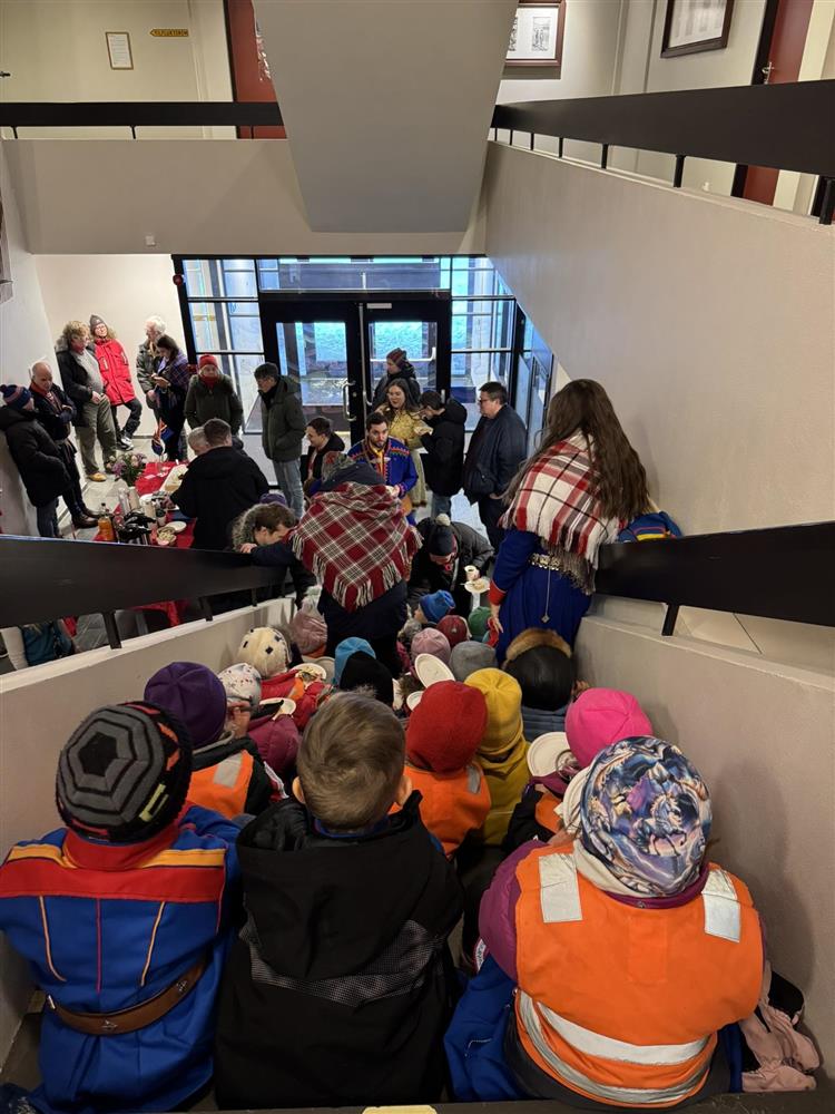 Deaddil ja stuora govva ihtá